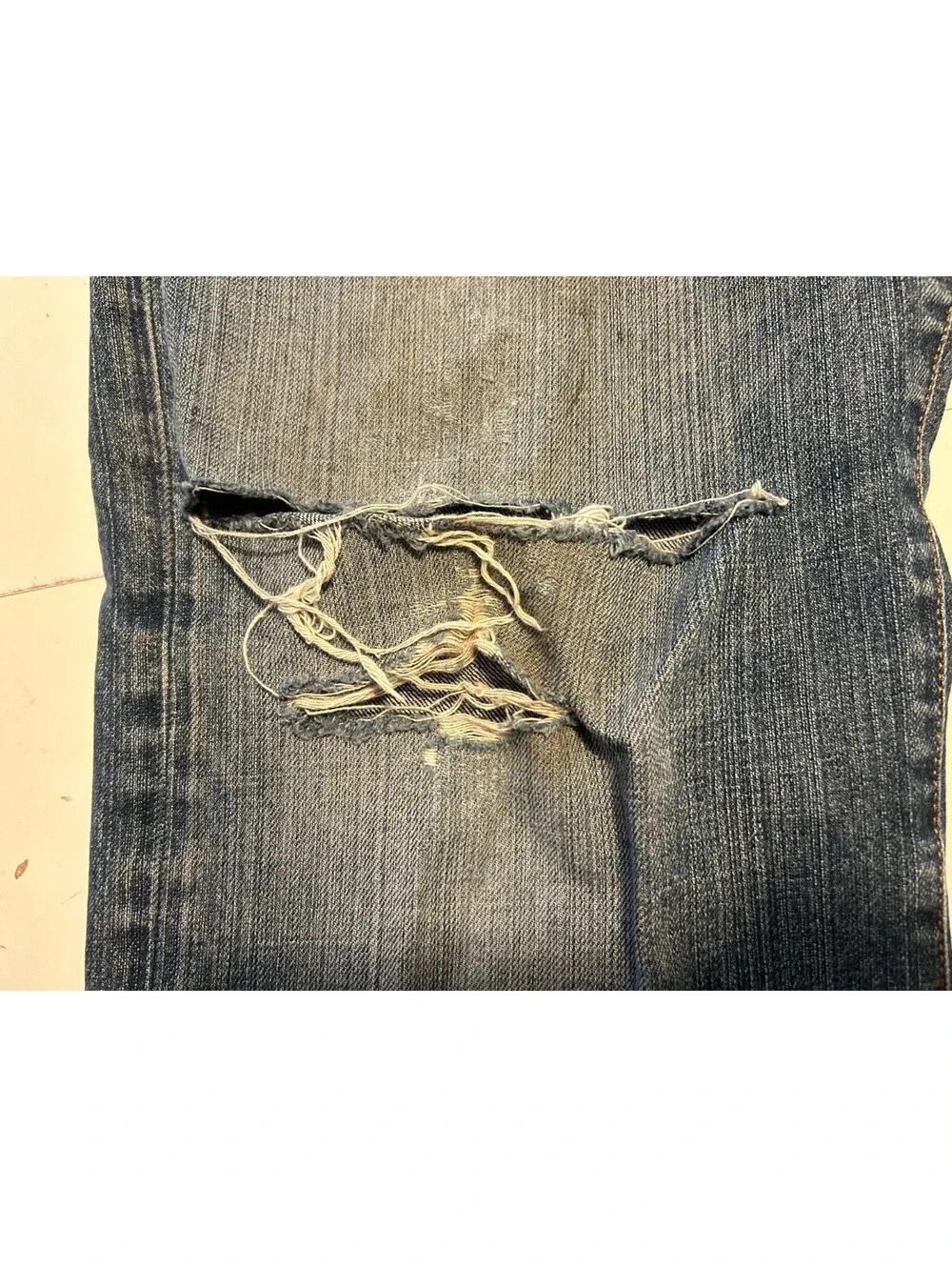 Lucky Brand Dungarees Classic Fit Long Length Distressed Jeans Size 34 x 30